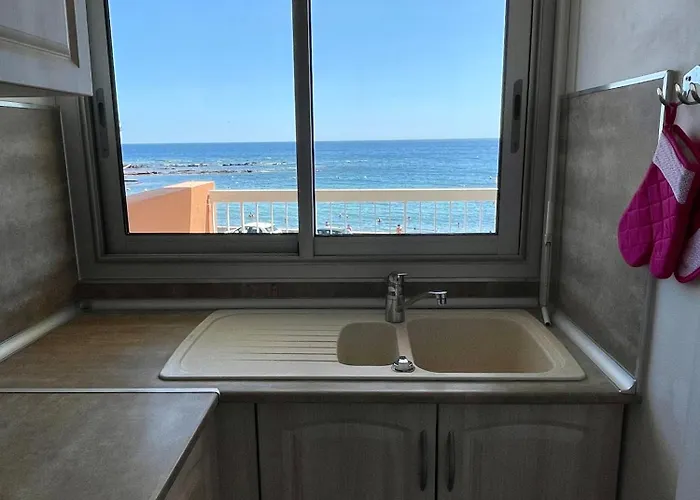 4 Pers Front De - 10m De La Apartment Saint-Raphaël